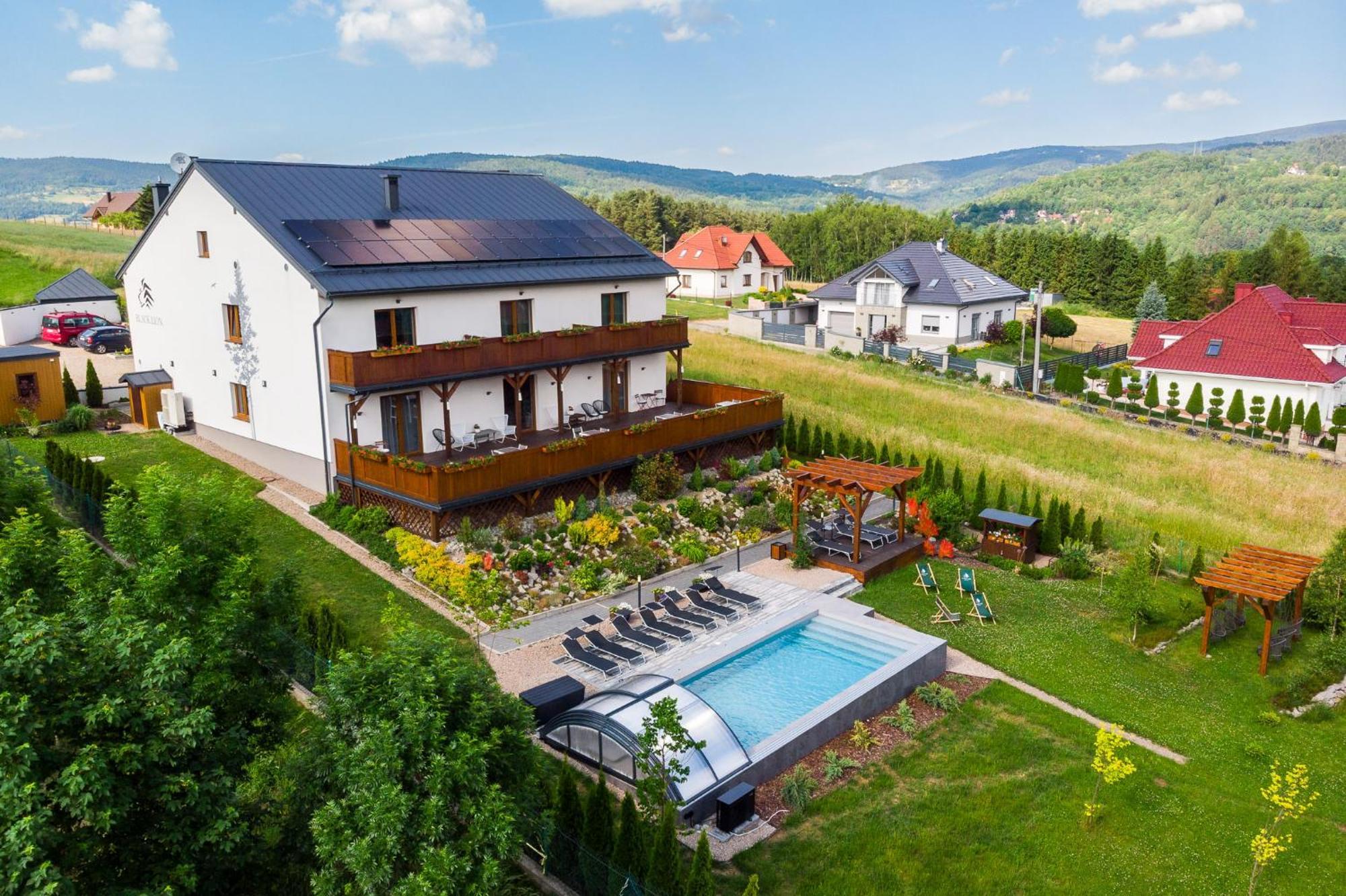 Apartamenty Black Lion Pcim Екстериор снимка